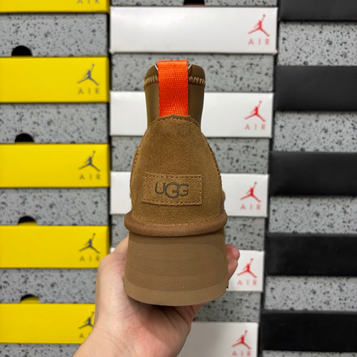 UGG