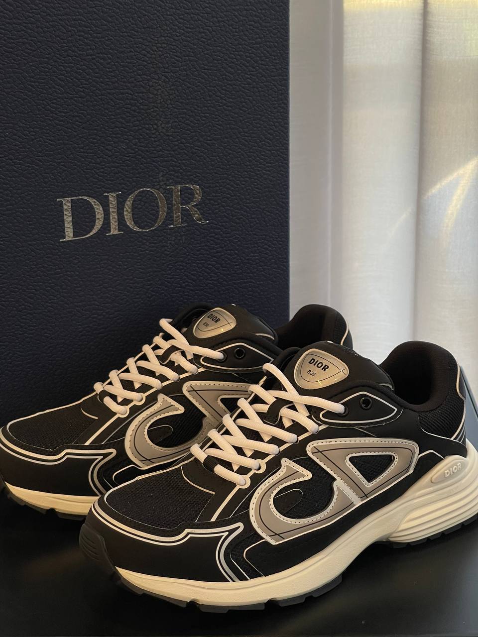 DIOR