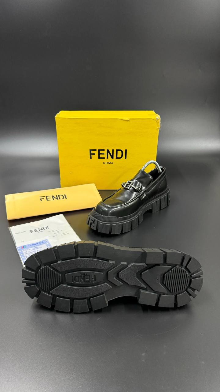 Sapato FENDI
