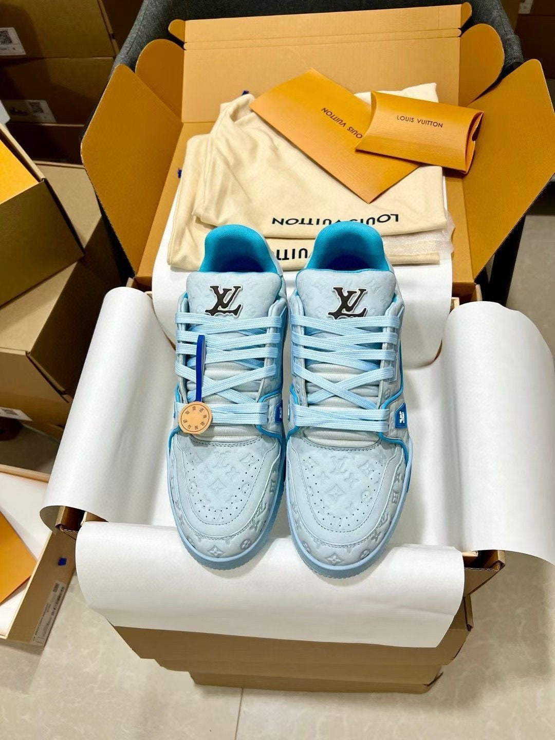 LV