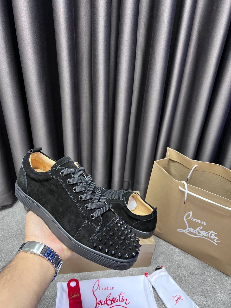 LOUBOUTIN