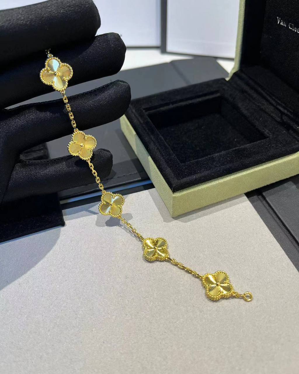 VAN CLEEF