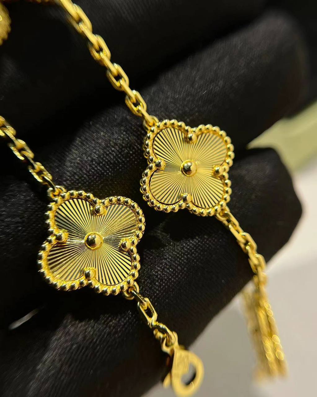 VAN CLEEF