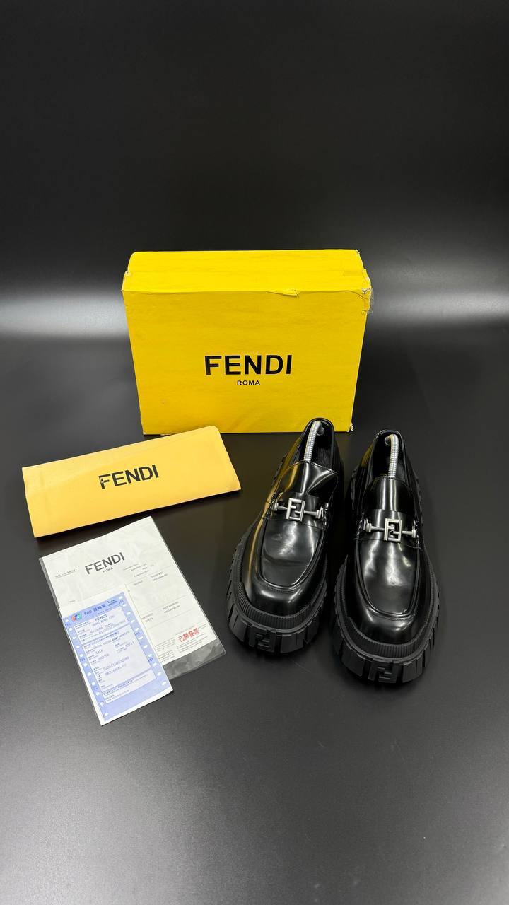 Sapato FENDI