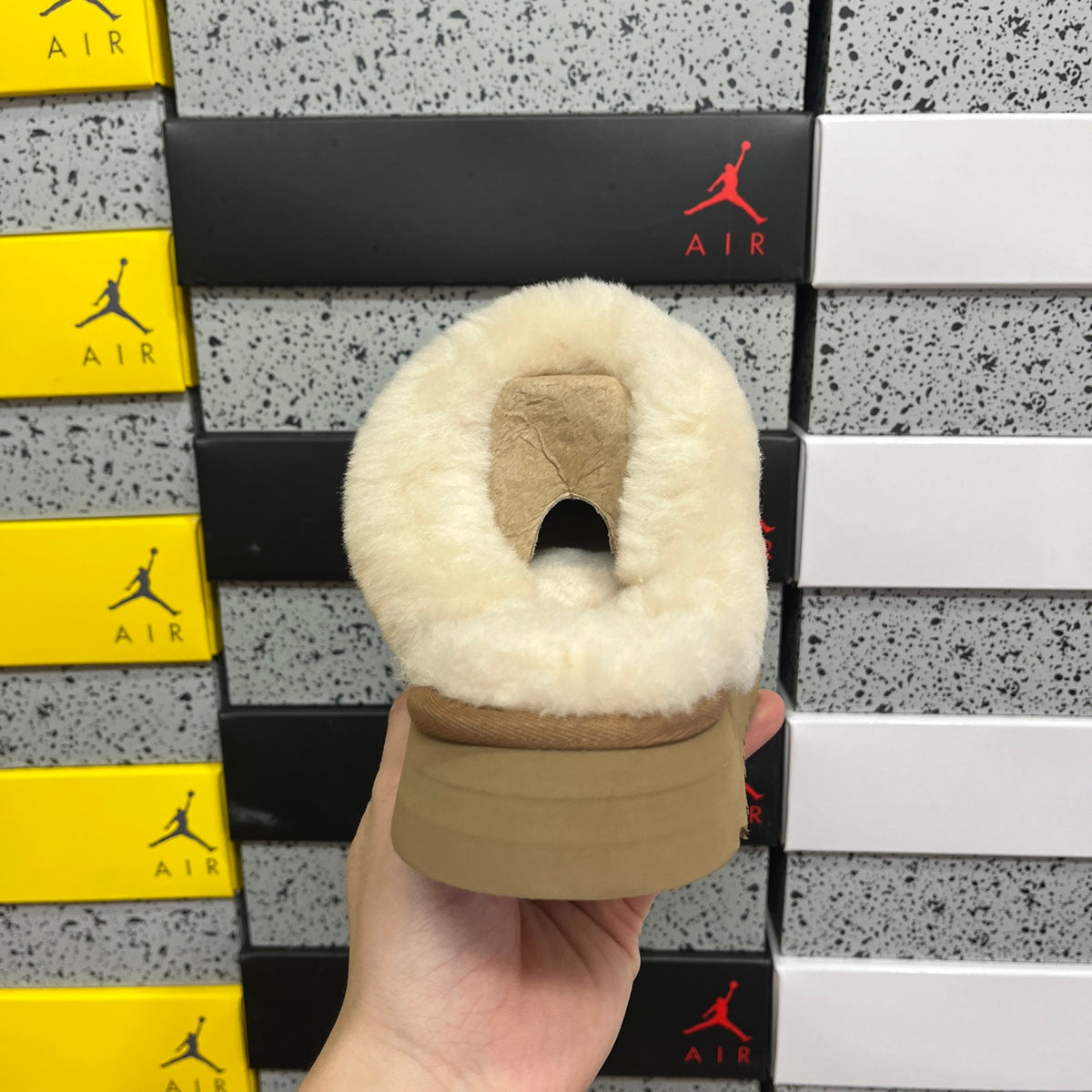 UGG