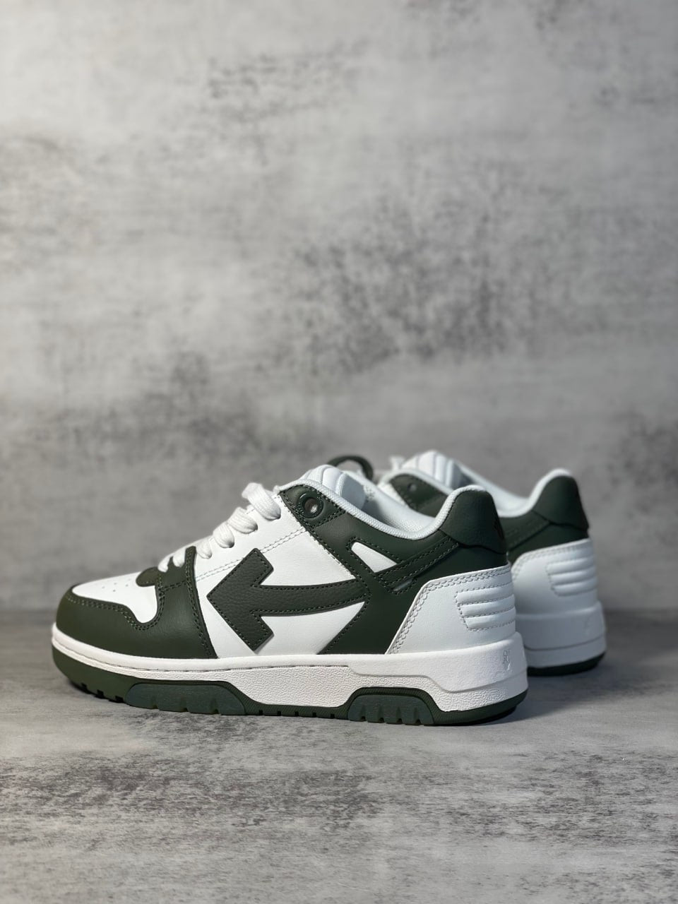 OFF-WHITE