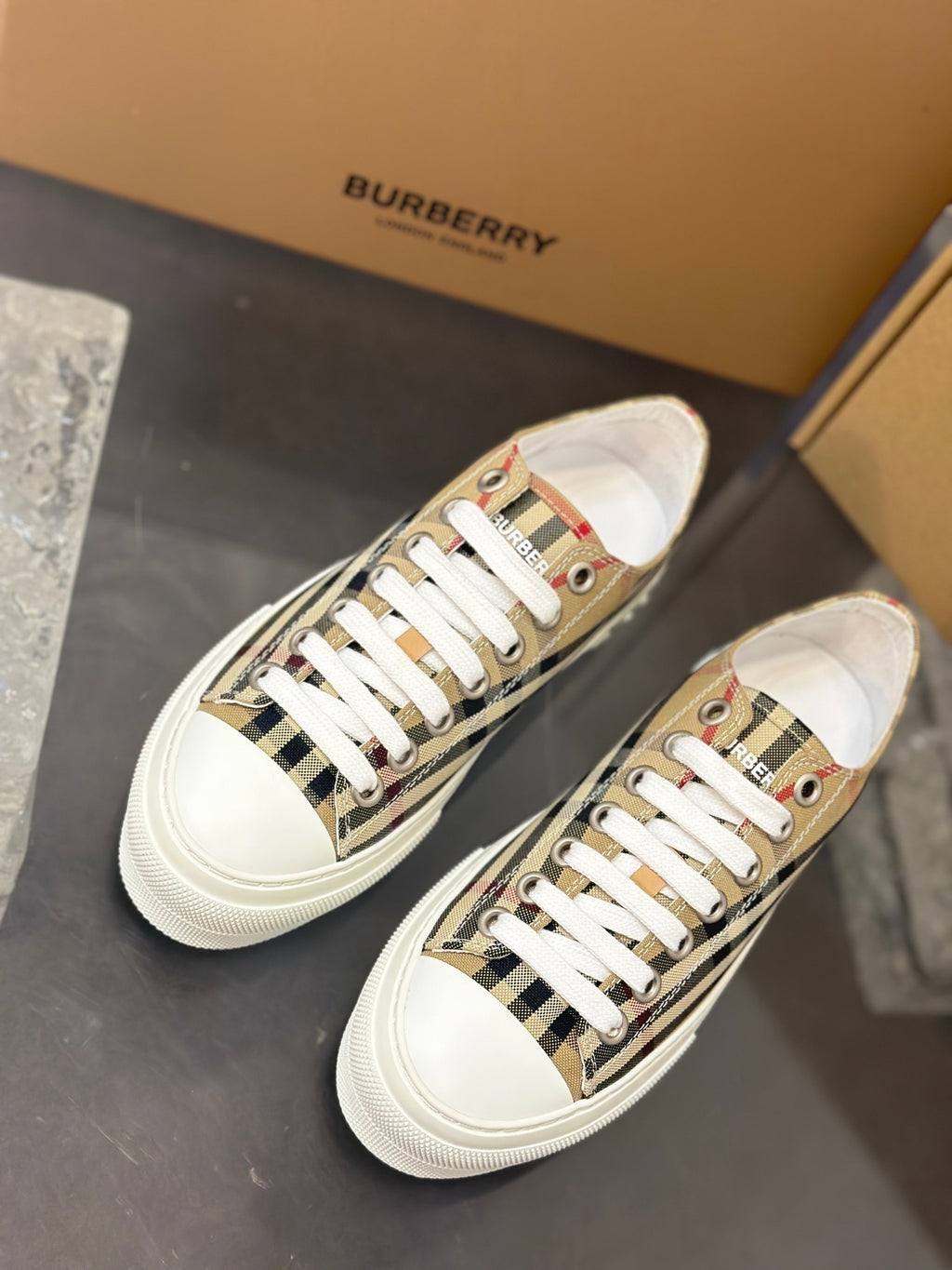 BURBERRY