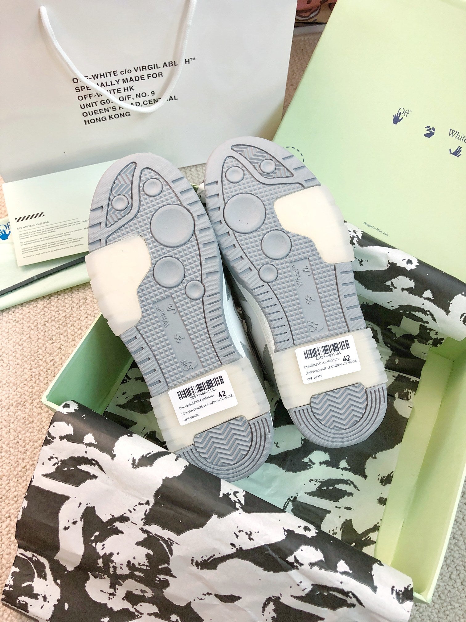 OFF-WHITE