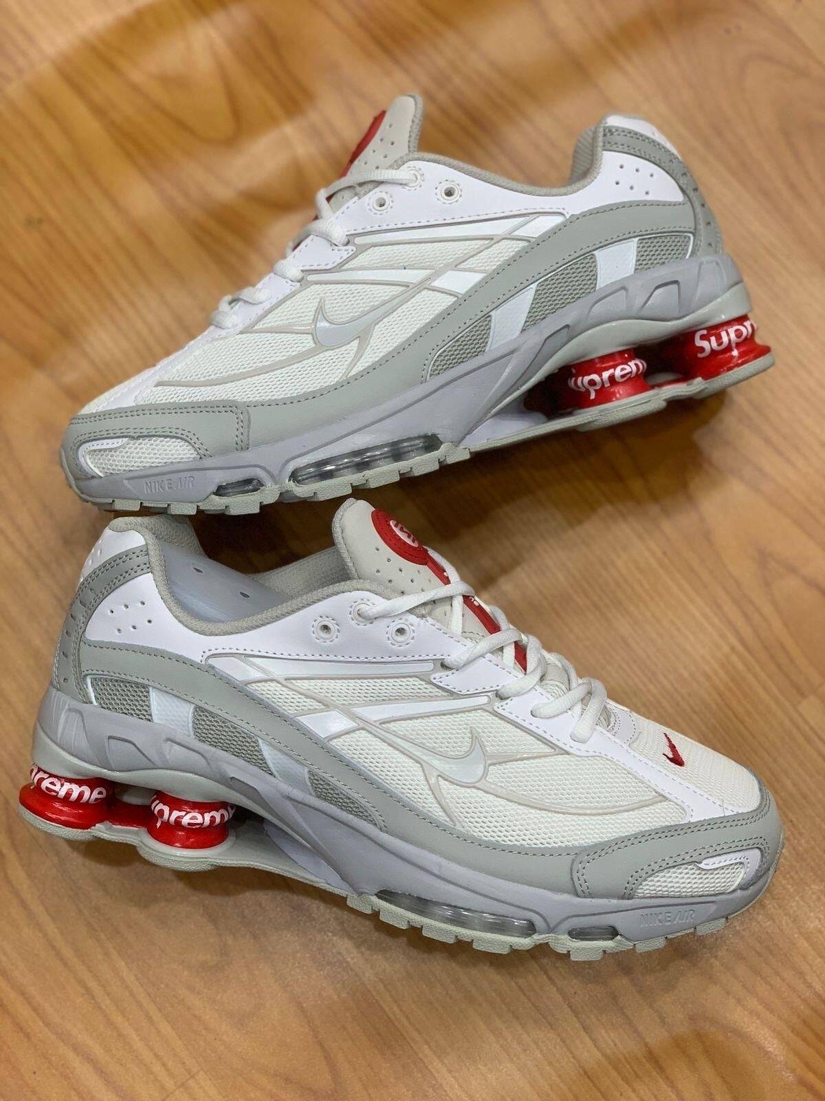 NIKE SHOX x SUPREME