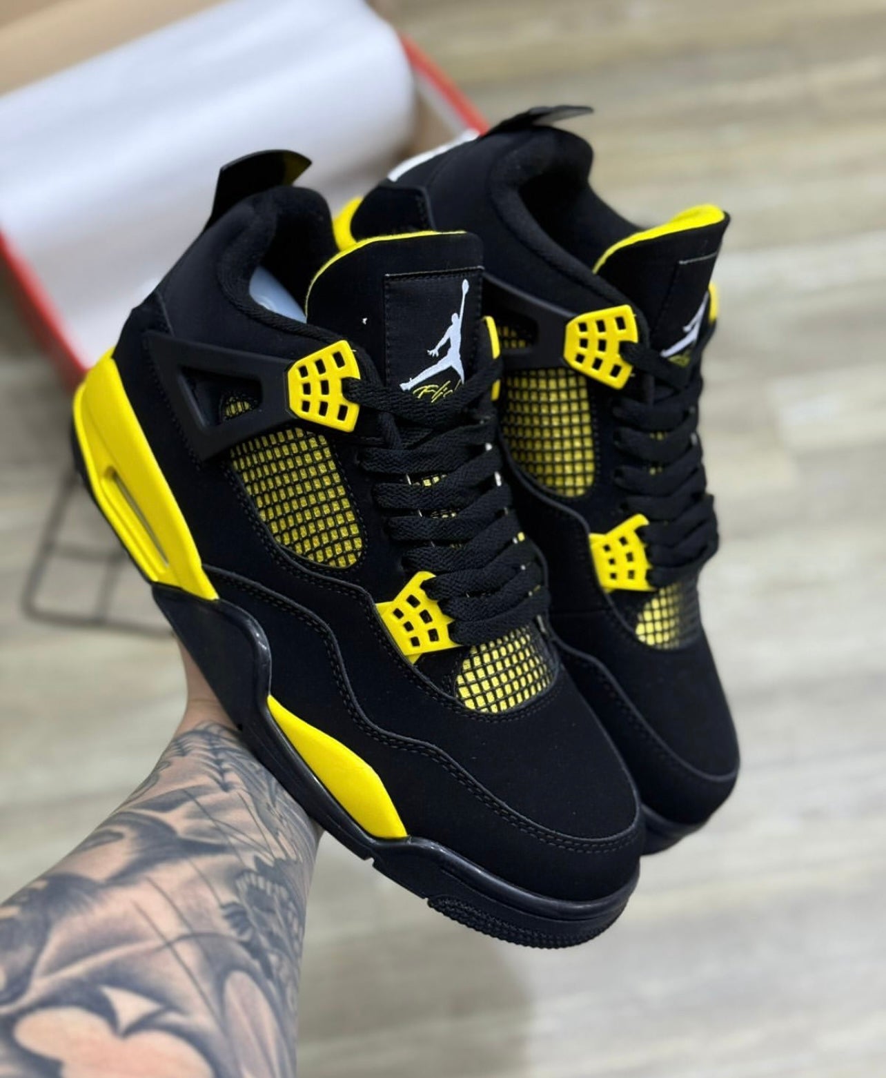 Air Jordan 4 Retro “Thunder” (Black/Yellow)