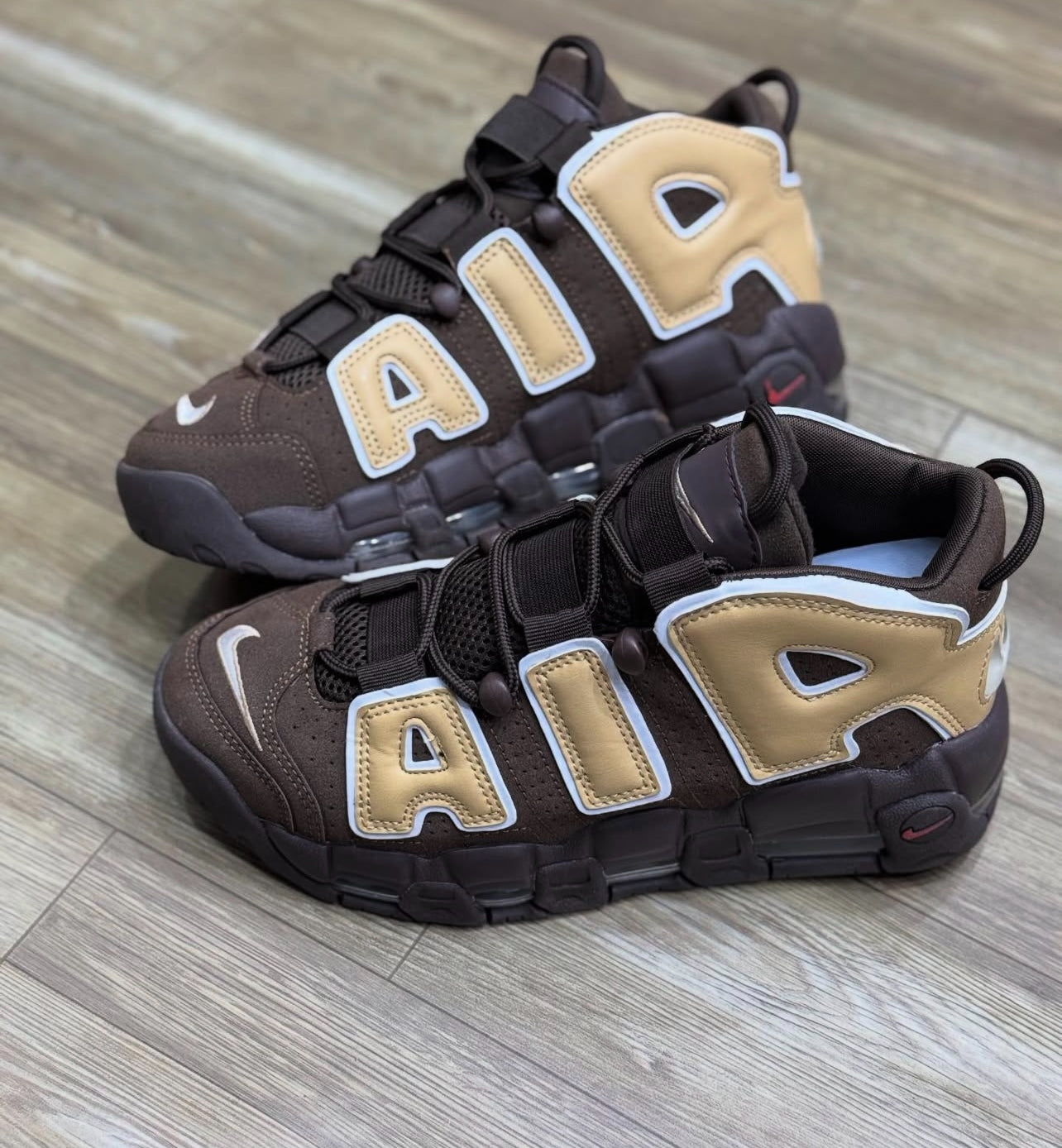 Nike UPTEMPO