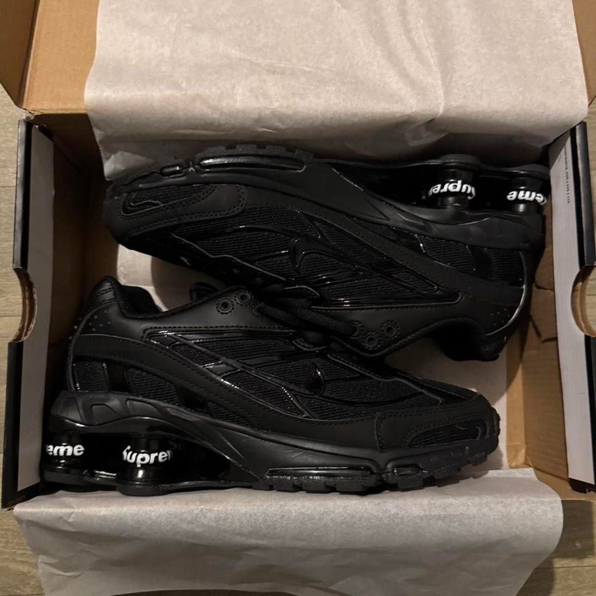 NIKE SHOX x SUPREME