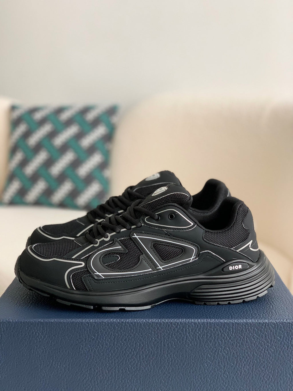 DIOR