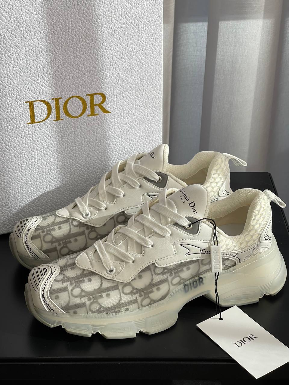 DIOR
