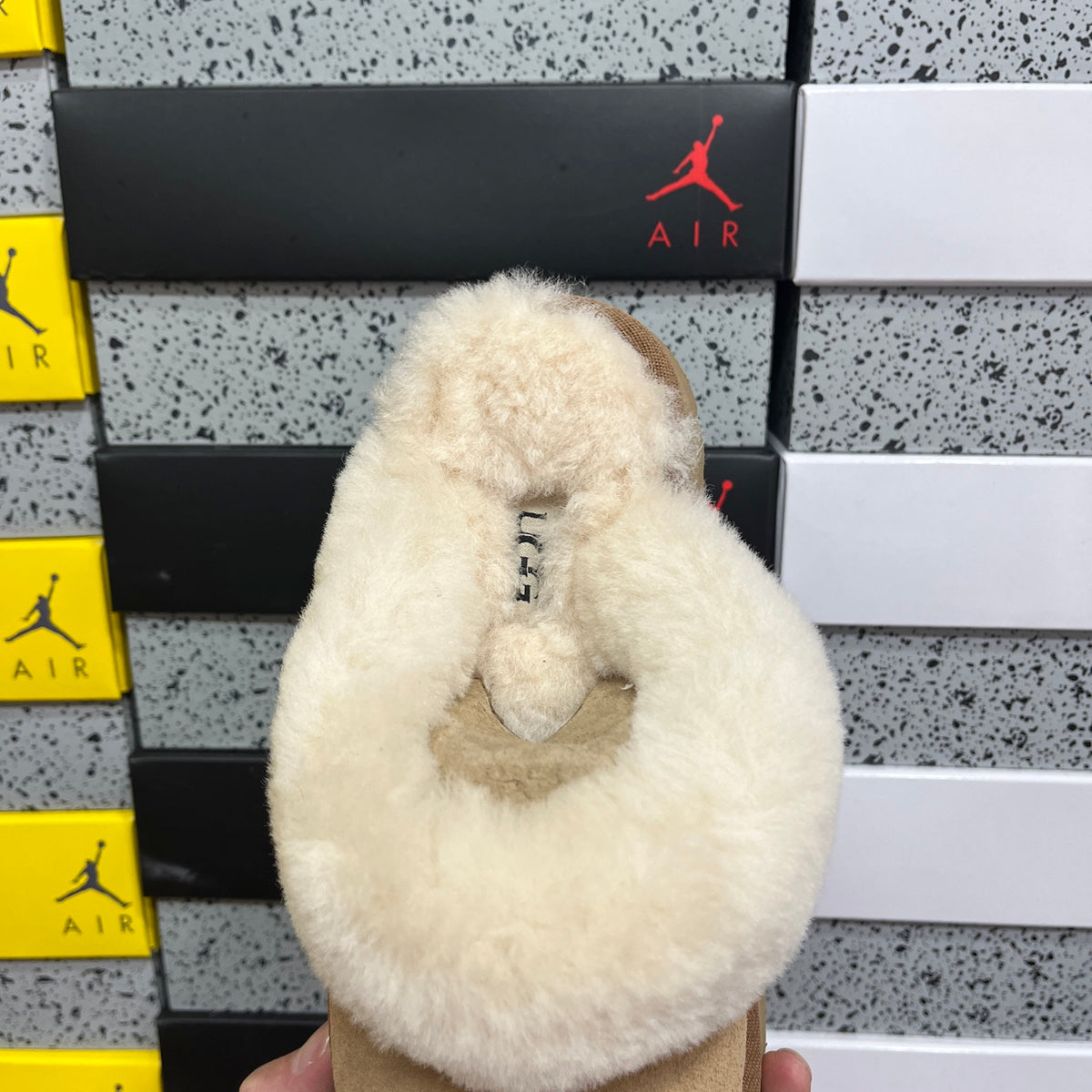 UGG