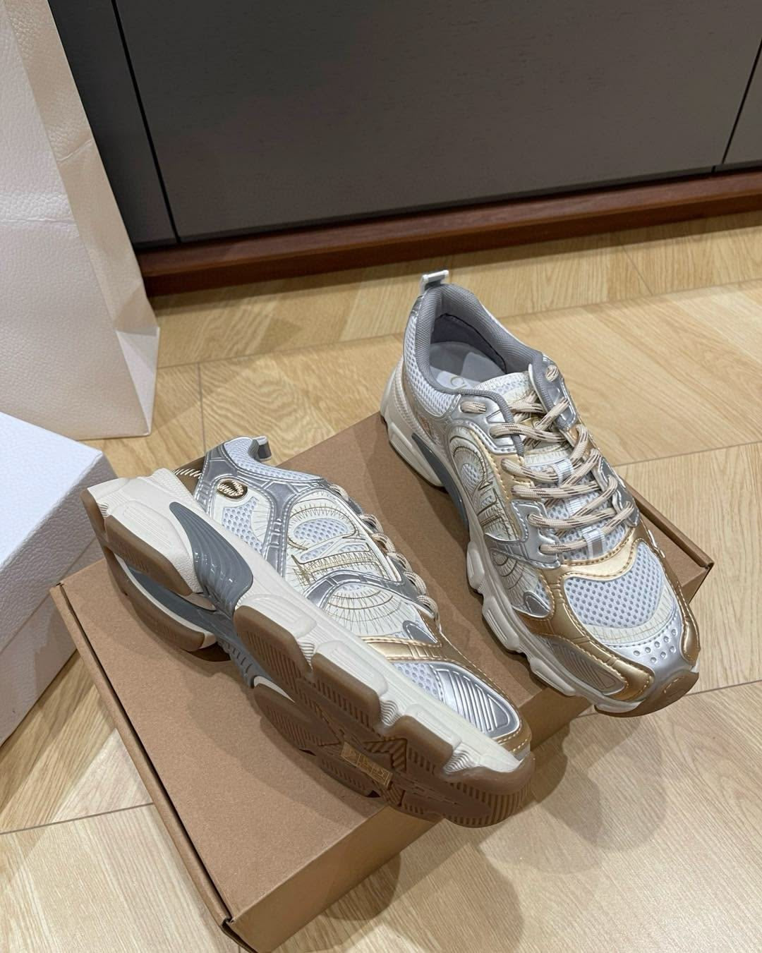 DIOR