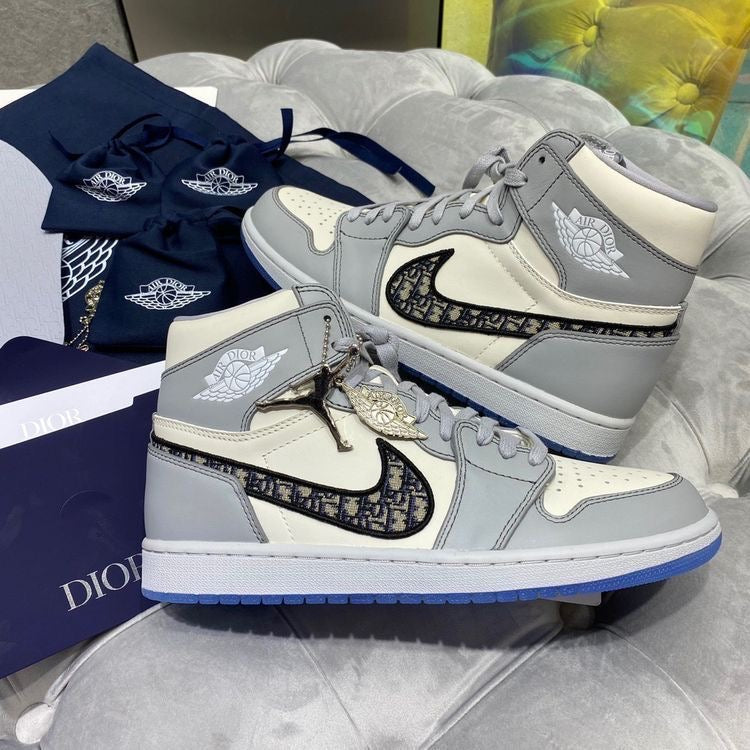 Jordan 1 x DIOR