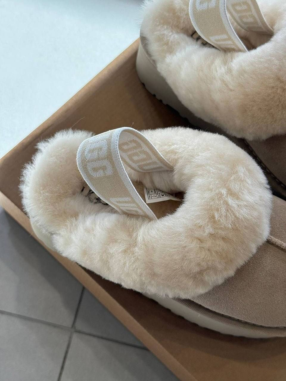 UGG
