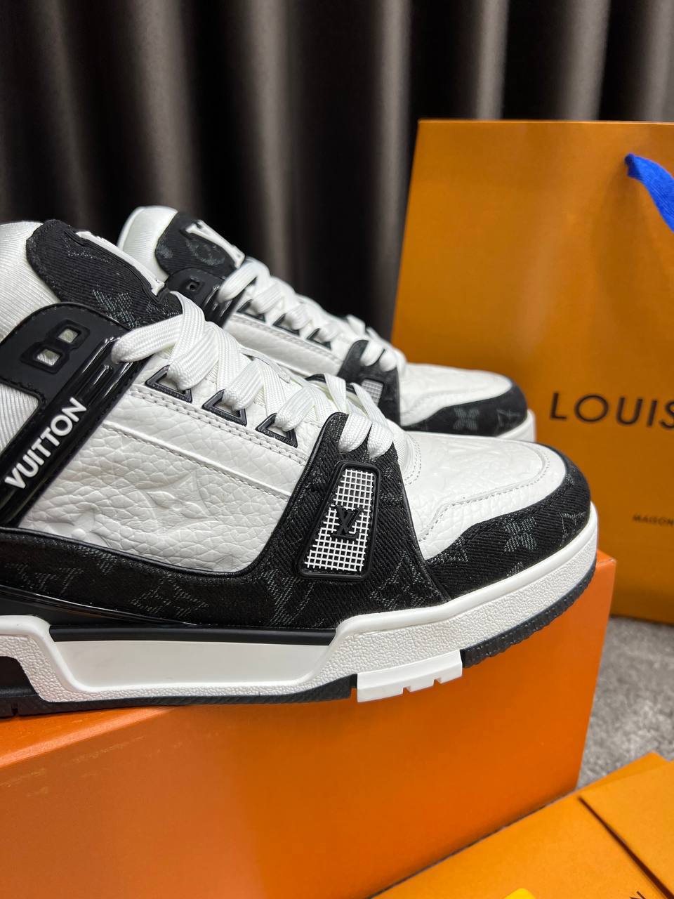 LV