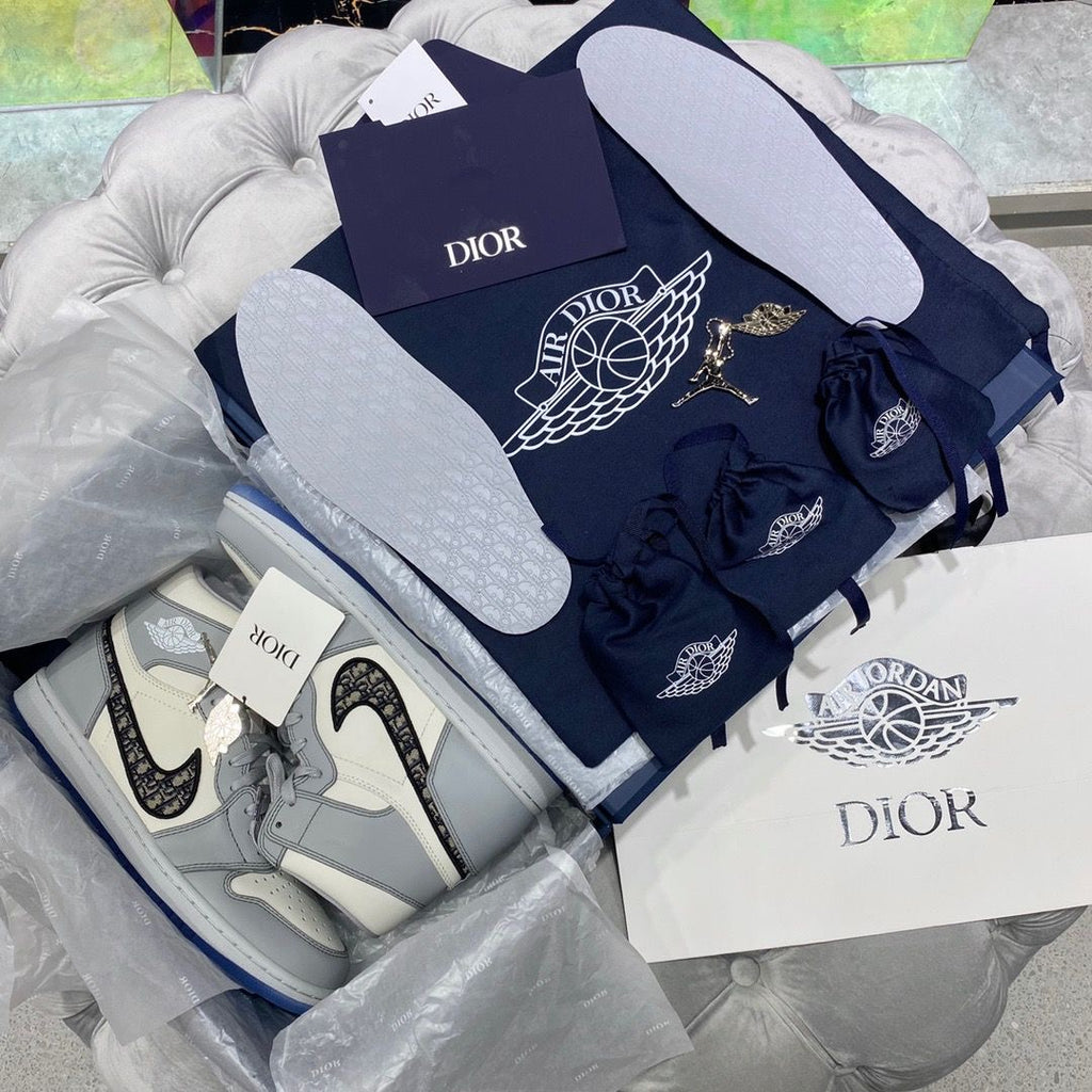 Jordan 1 x DIOR