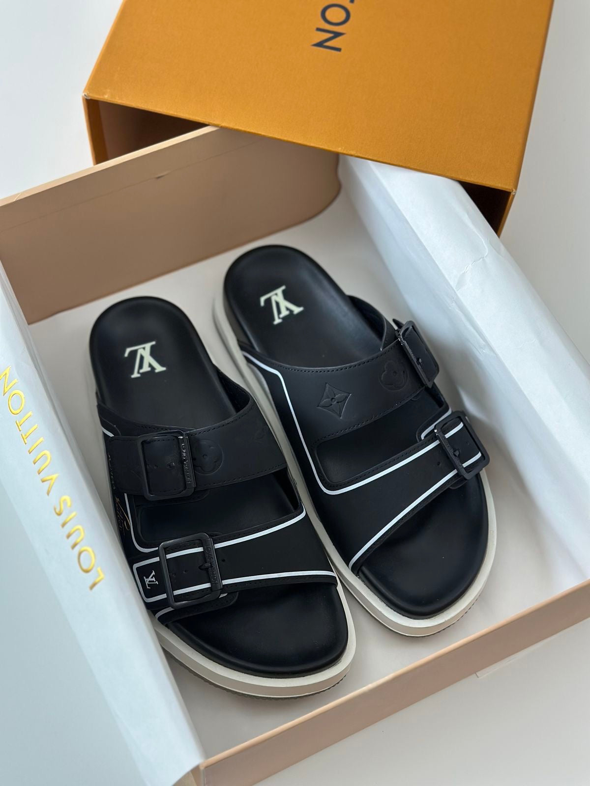 Chinelo LV