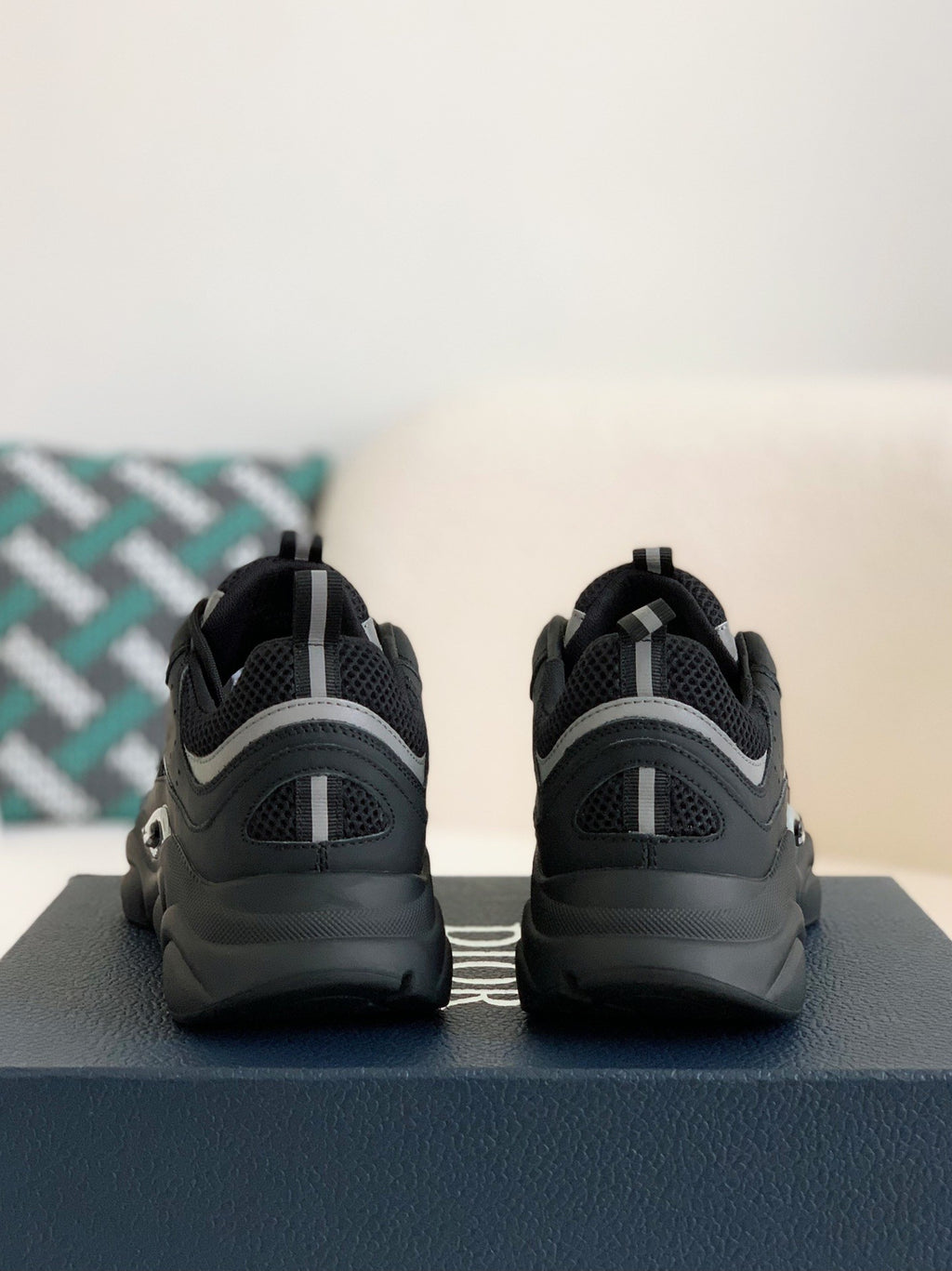 DIOR