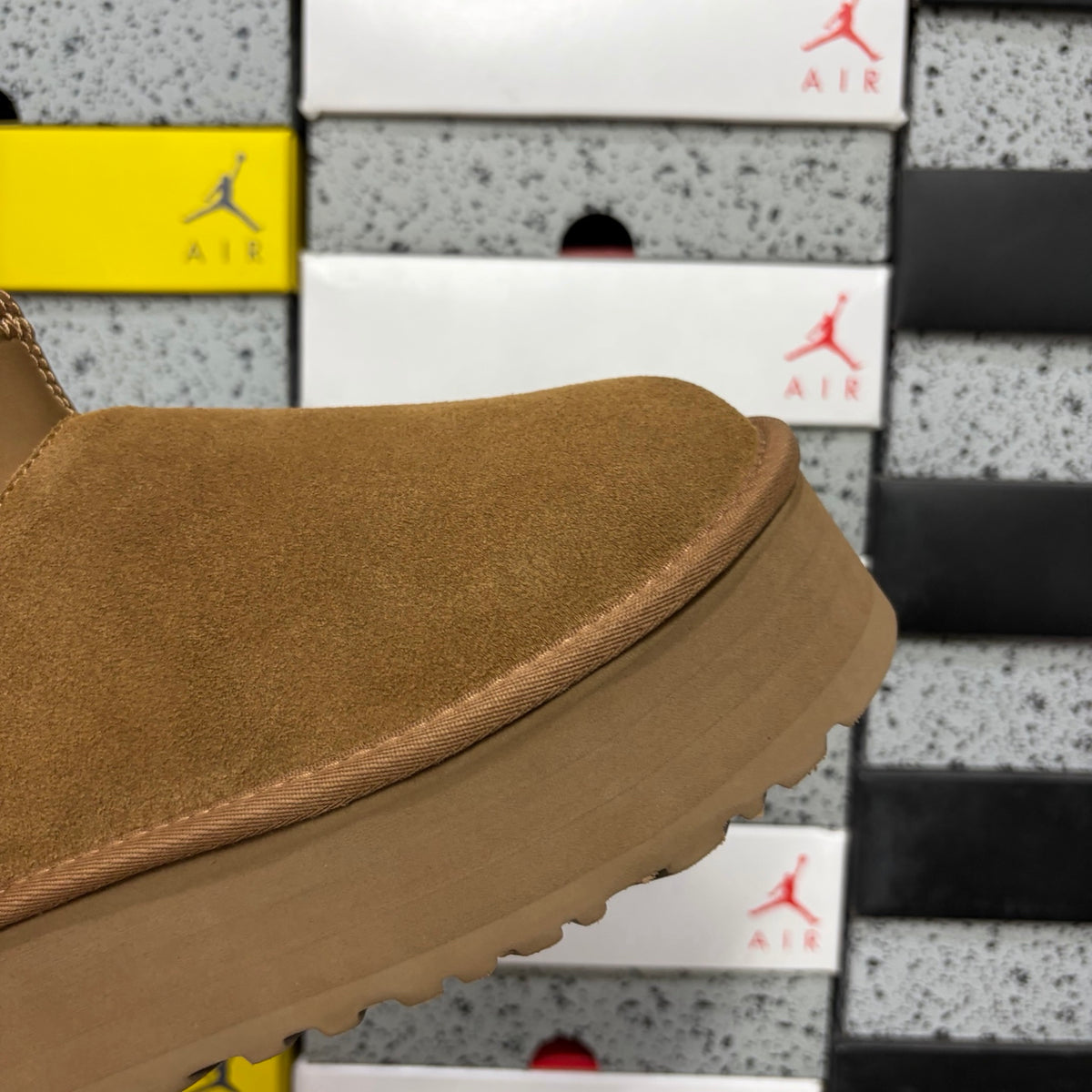 UGG