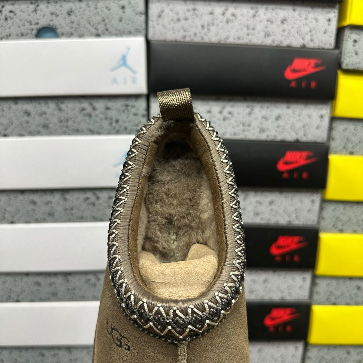 UGG