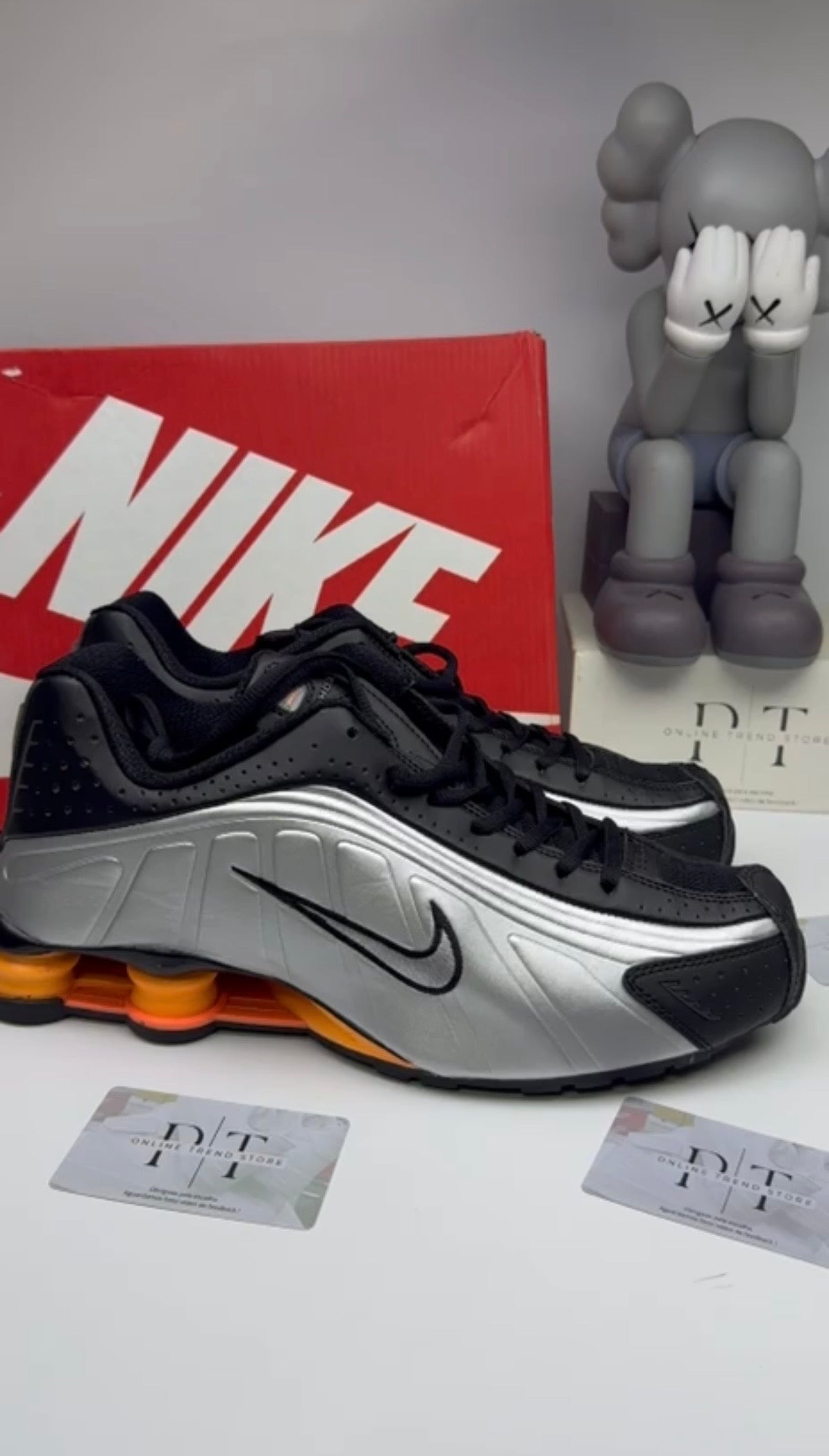 Nike Shox R4 Preto/Prata