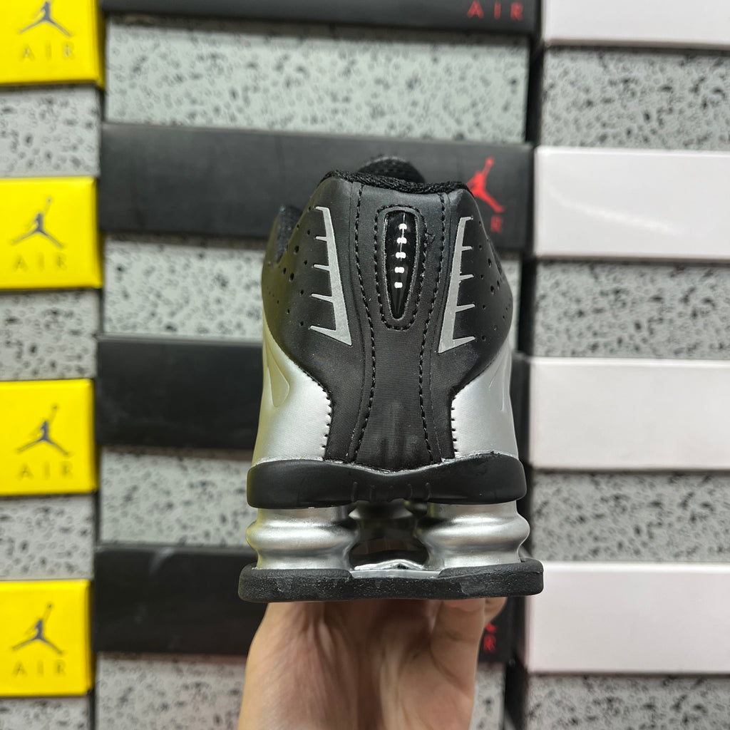 Nike Shox R4