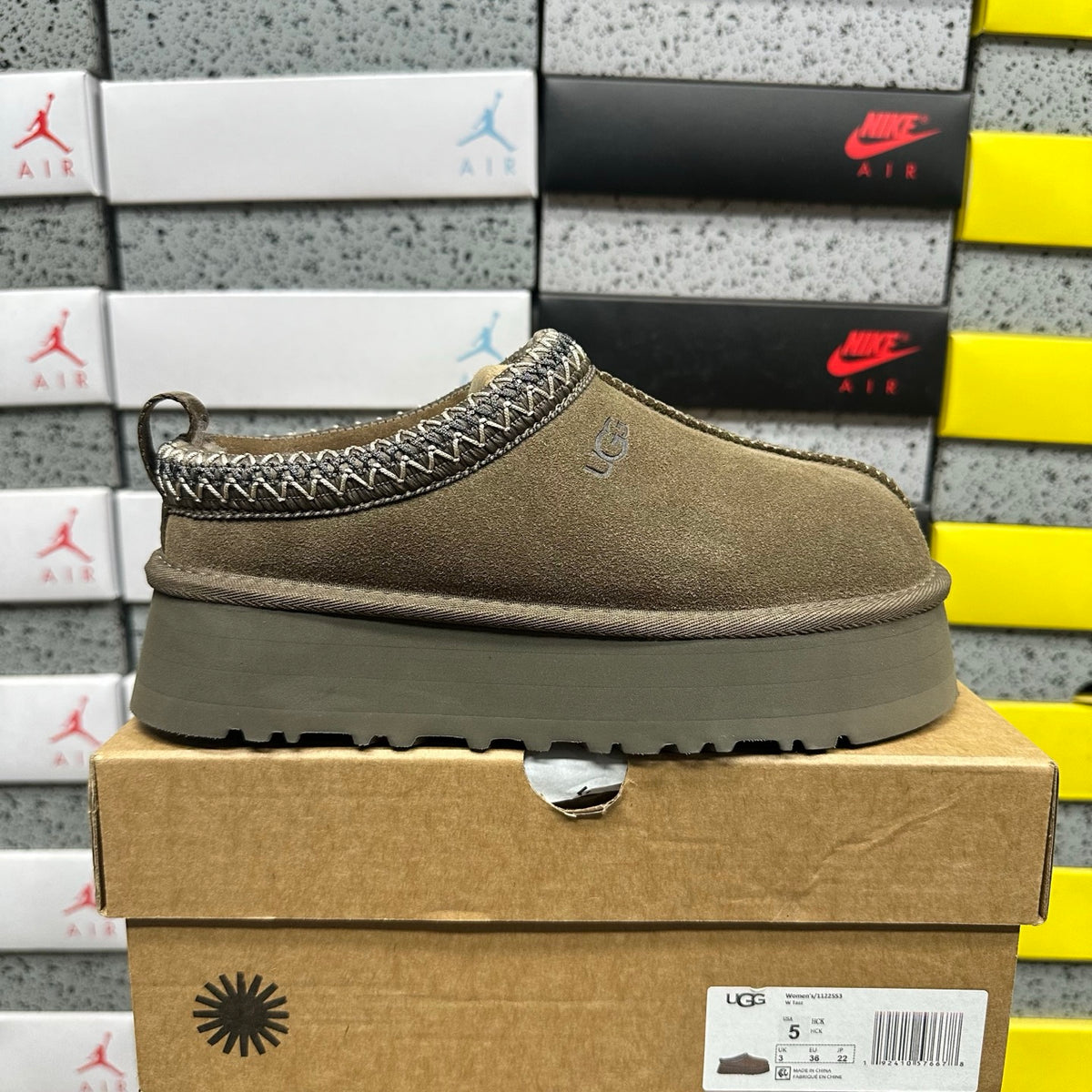 UGG