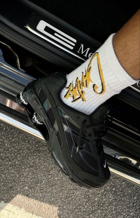 NIKE SHOX x SUPREME