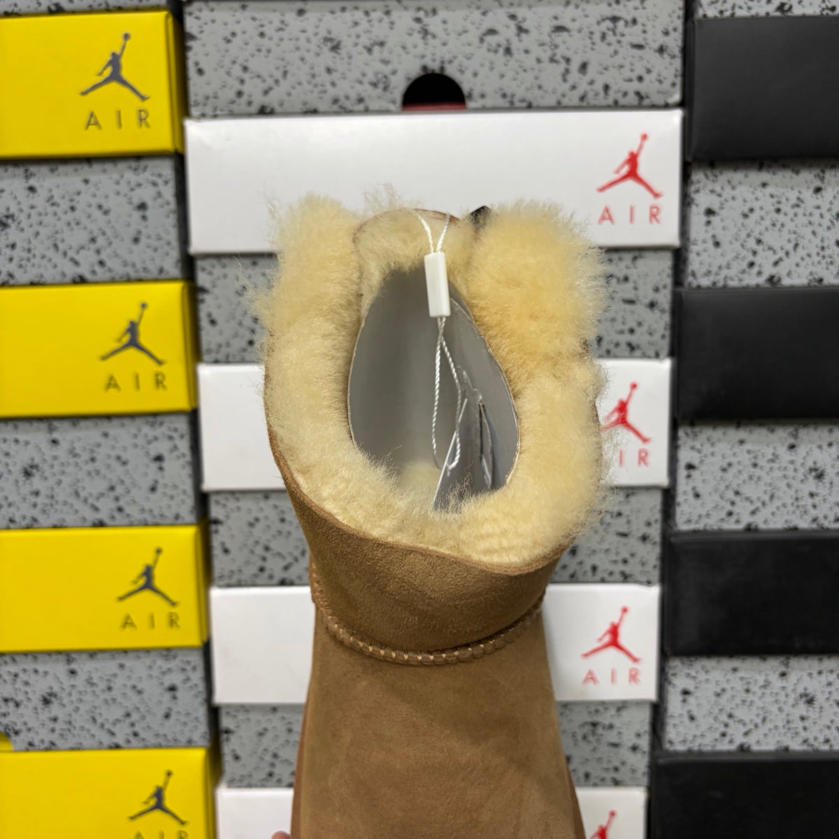 UGG