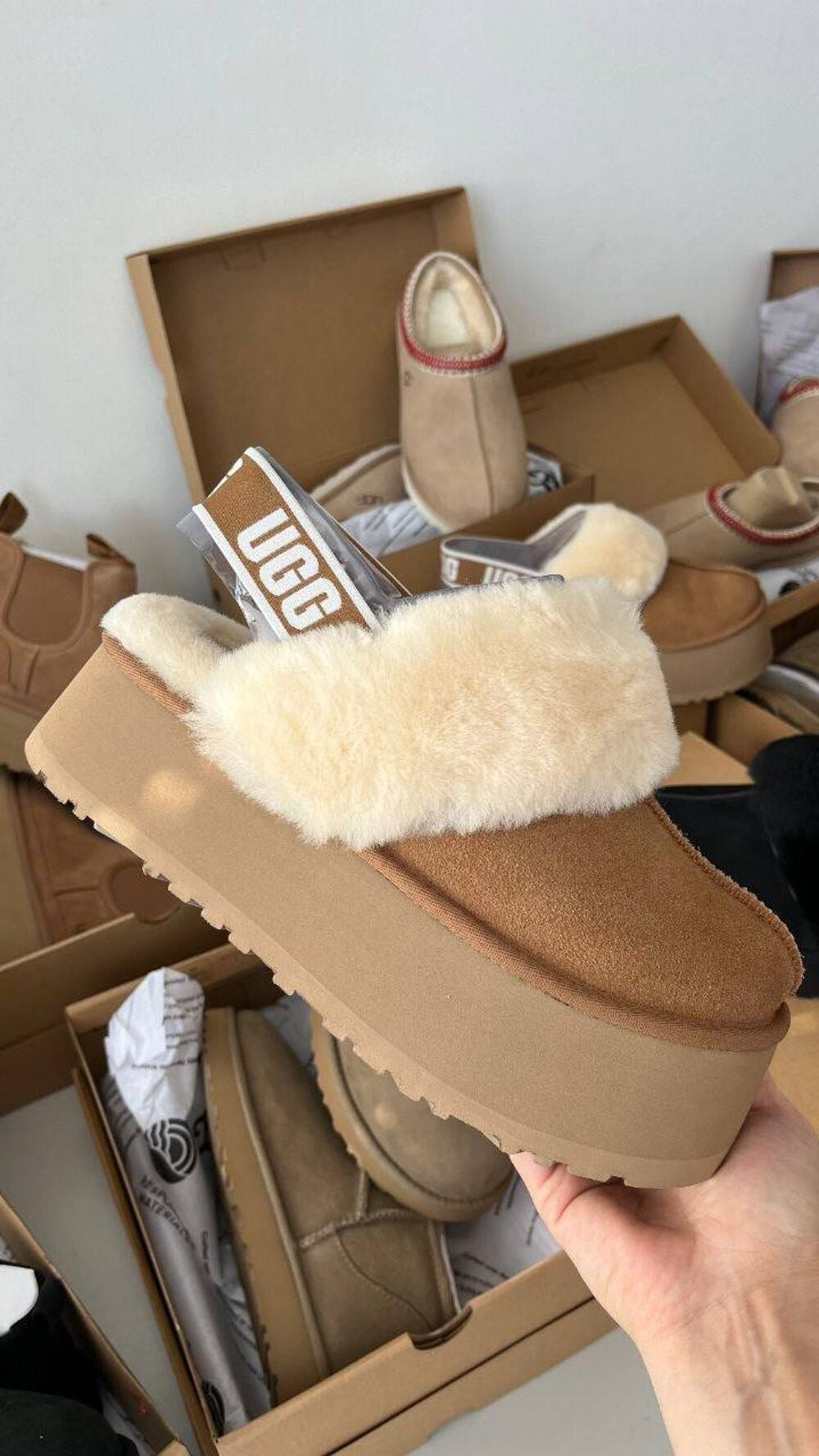 UGG