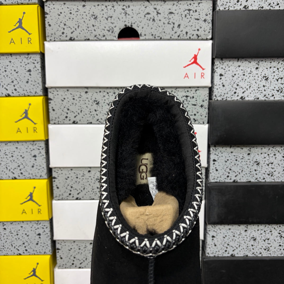UGG
