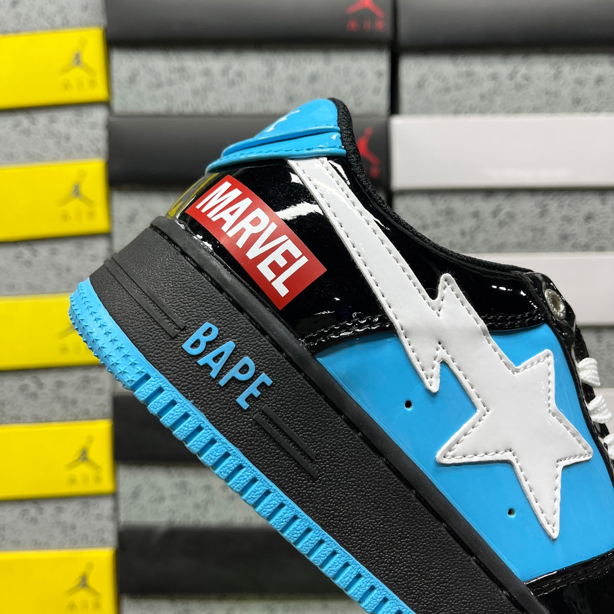 Sapatilhas BAPE x MARVEL
