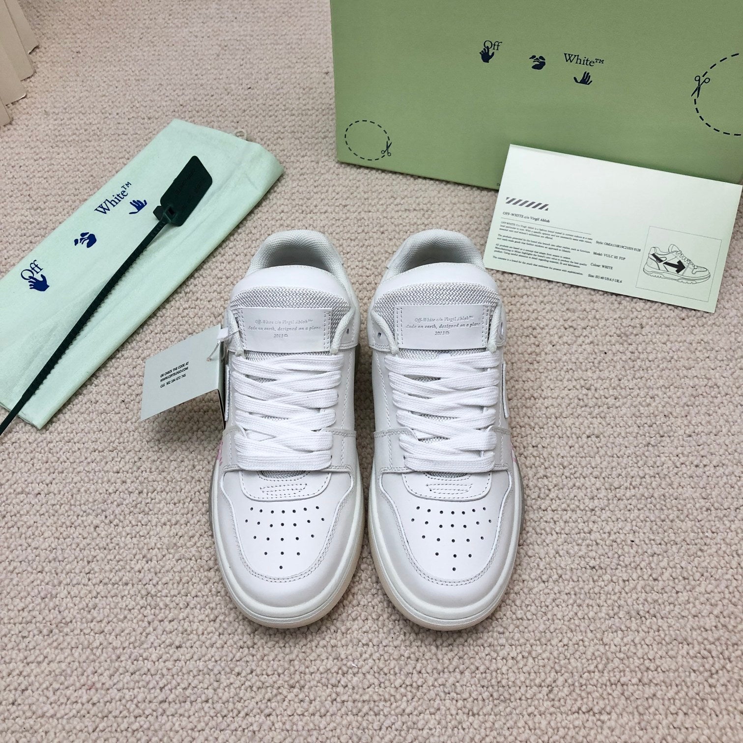 OFF-WHITE