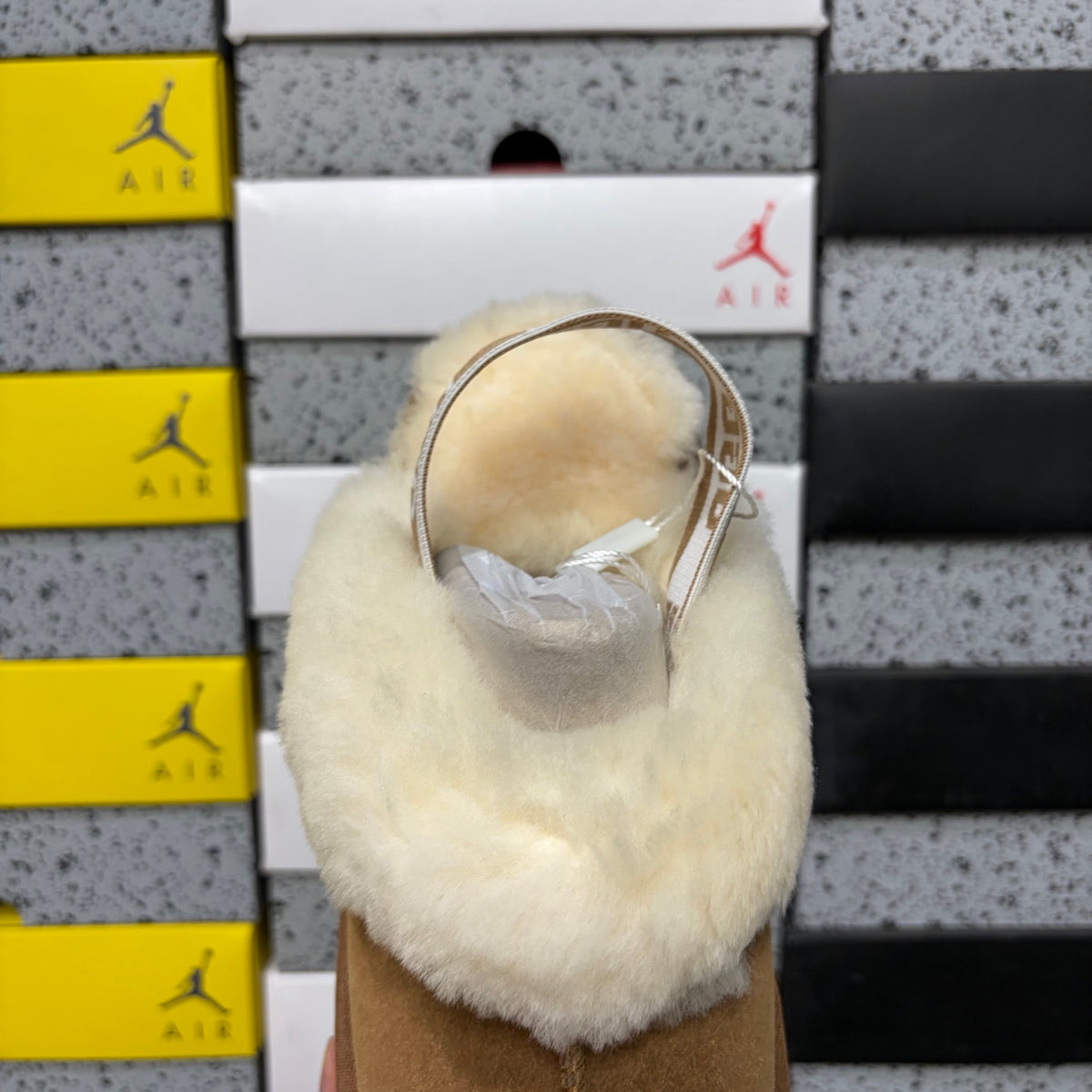 UGG