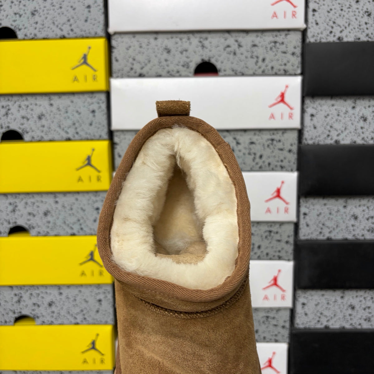 UGG