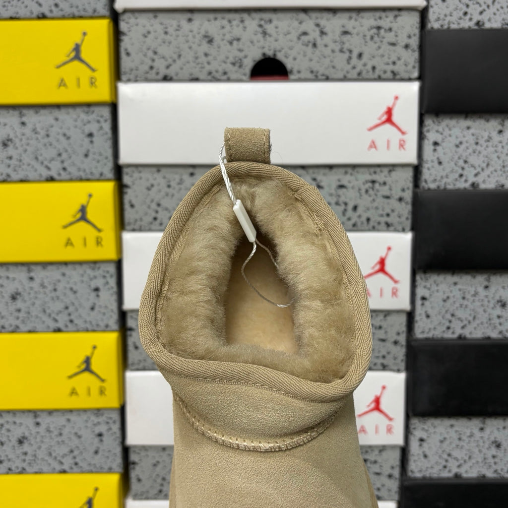 UGG