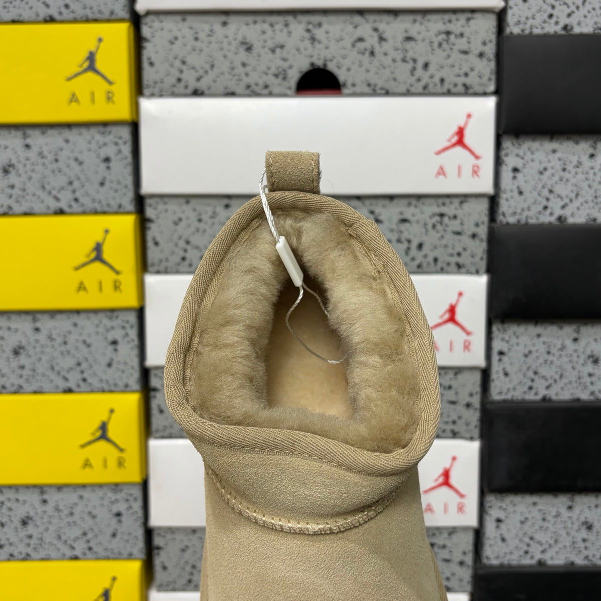 UGG