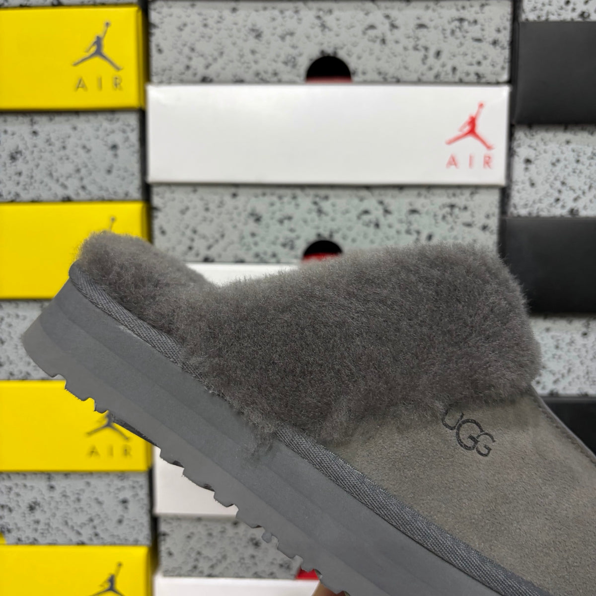UGG
