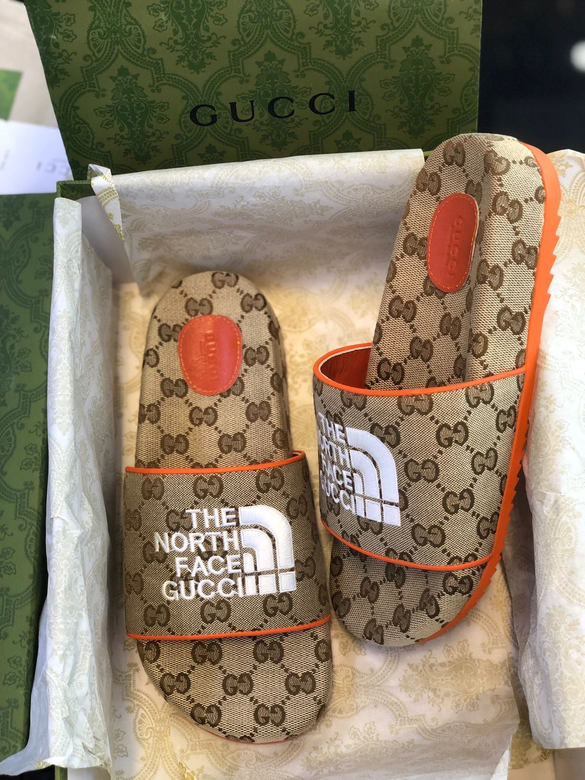 Chinelo TNF x GUCCI
