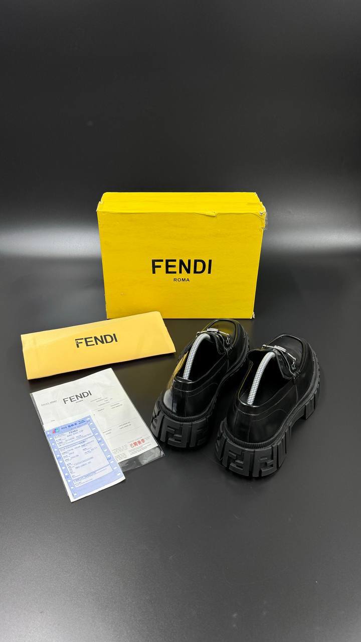 Sapato FENDI