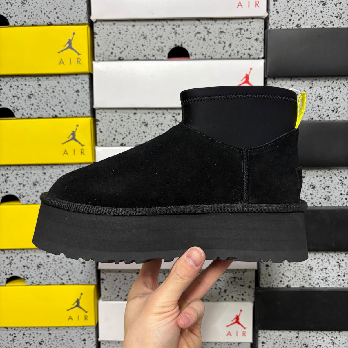UGG