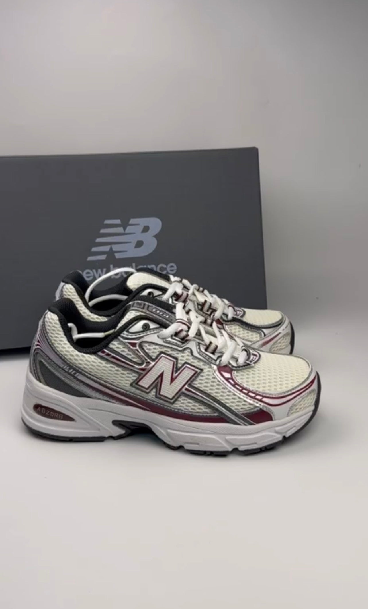 NEW BALANCE