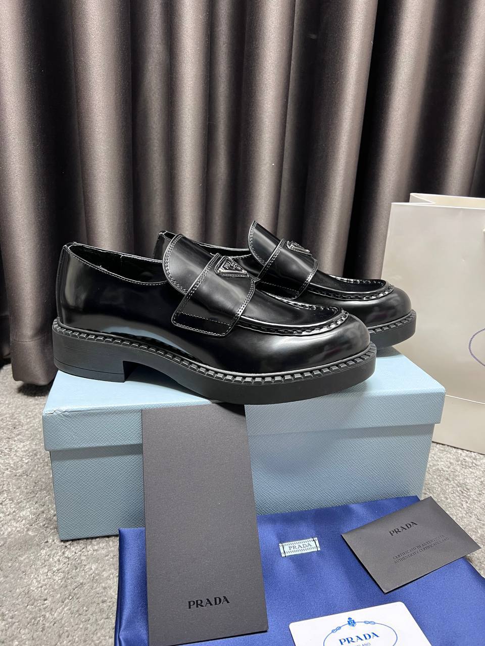 Sapatos PRADA