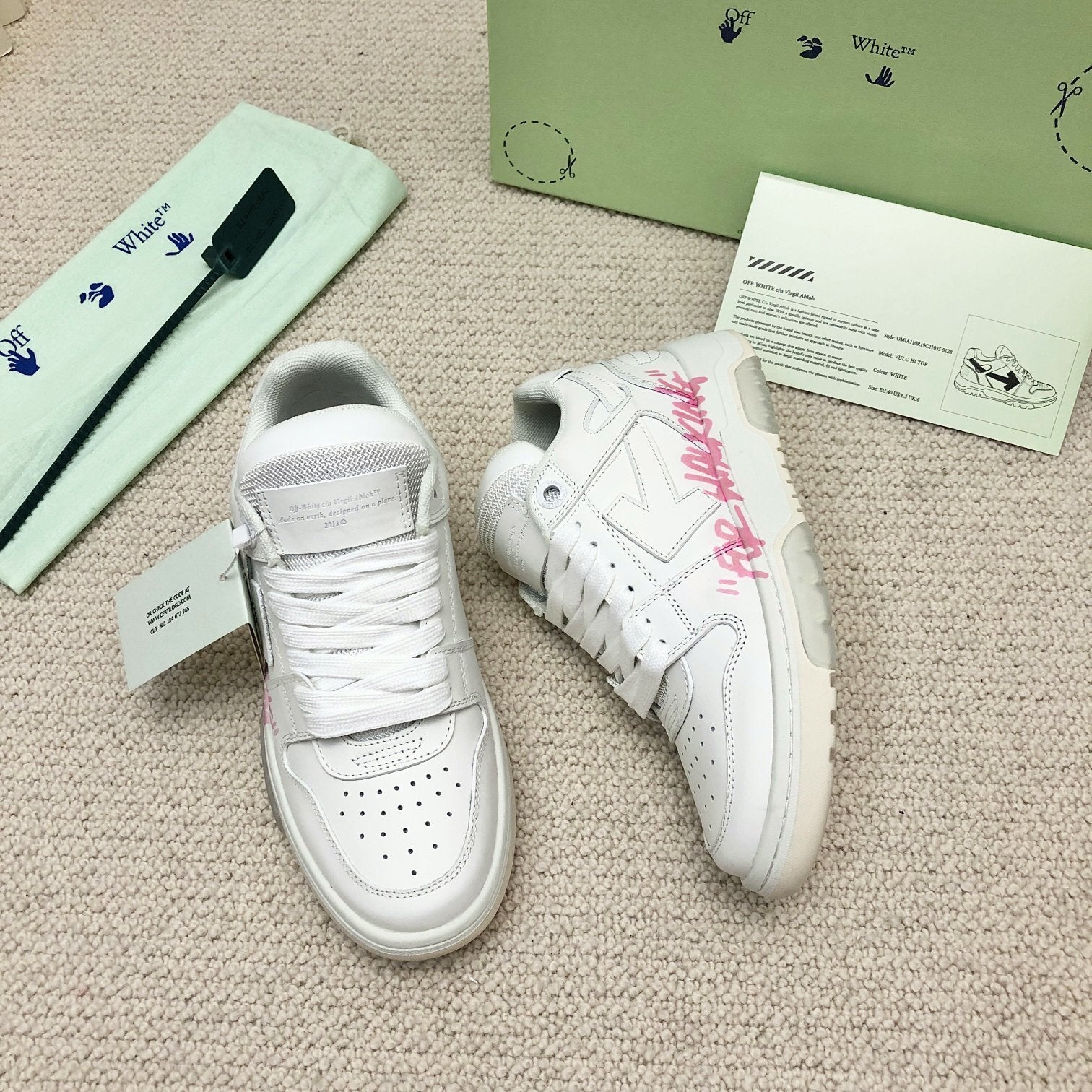 OFF-WHITE
