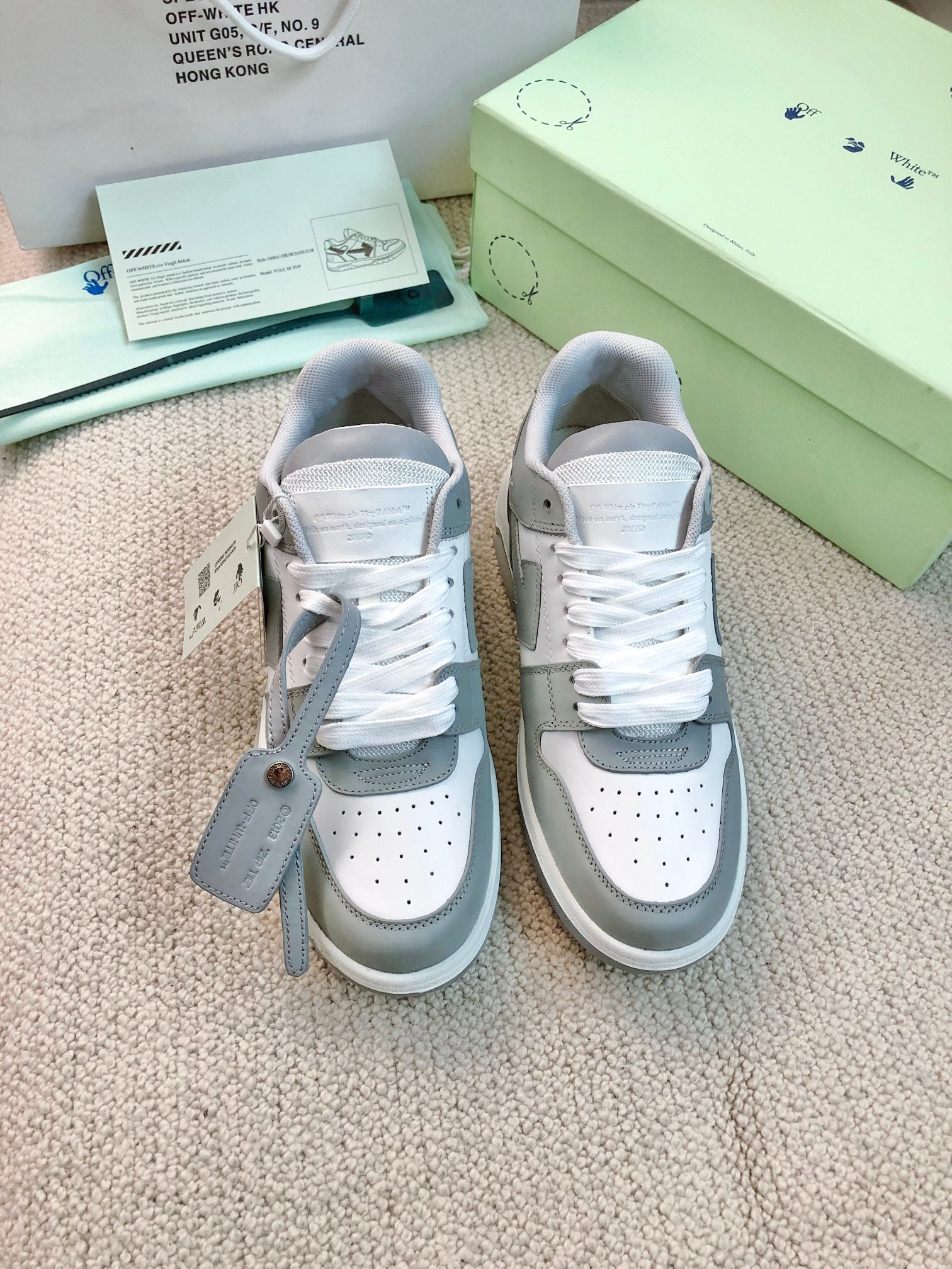 OFF-WHITE