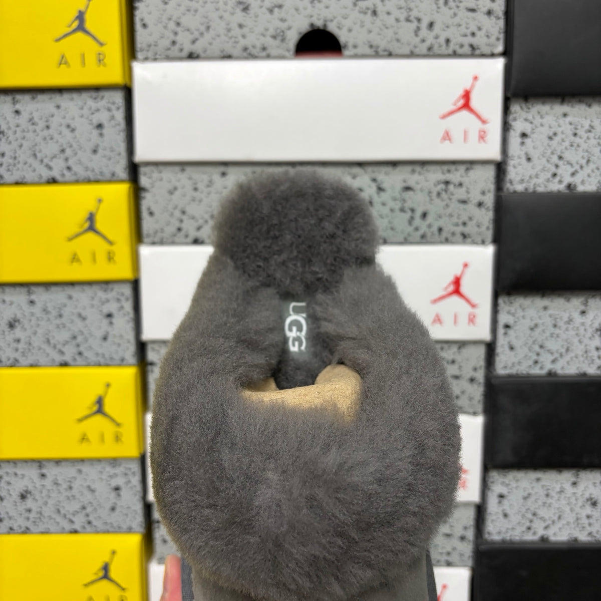 UGG